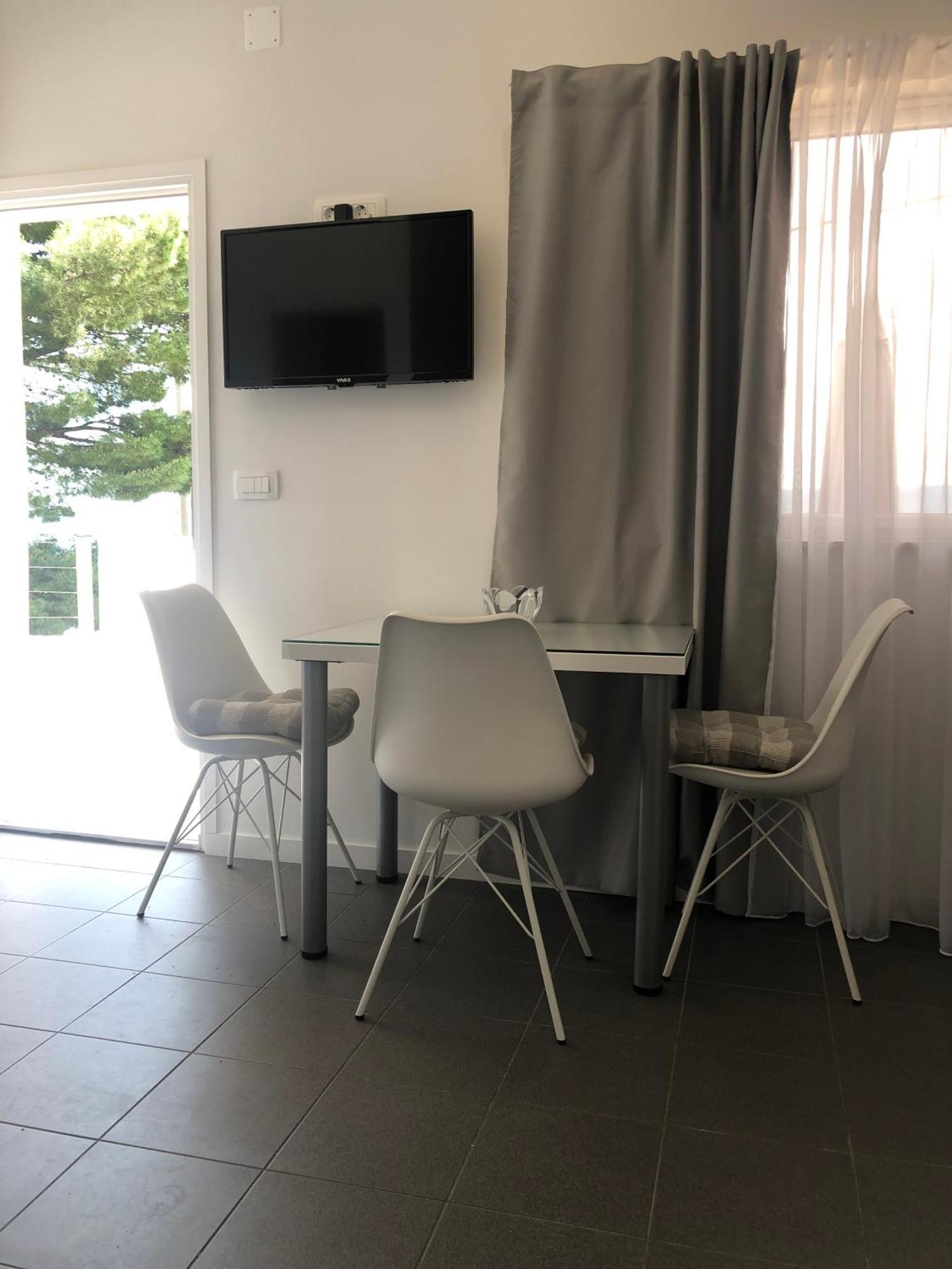 Apartmani Milka I Jozo Omis Exterior photo